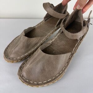 ATLANTIS Beige Leather Barefoot Sandals size 8.5